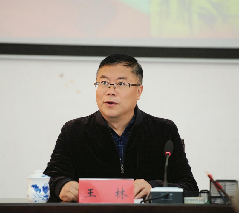 校党委副书记、校长王林教授为学生讲授“开学第一课”。