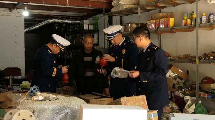 专项检查行动现场。