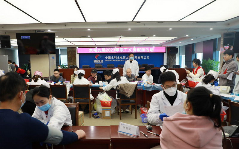 1.水电九局2023年职工义务献血活动现场。廖江平摄