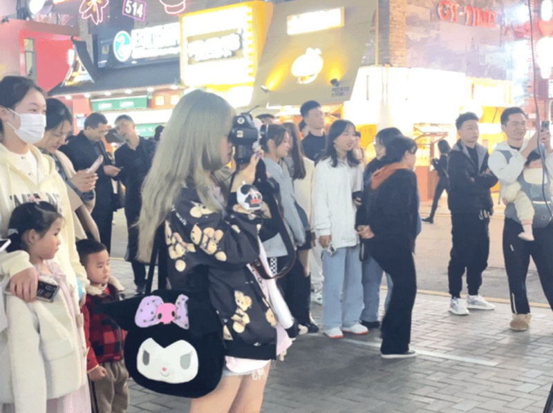 圖片（2）唐裕權直播表演中