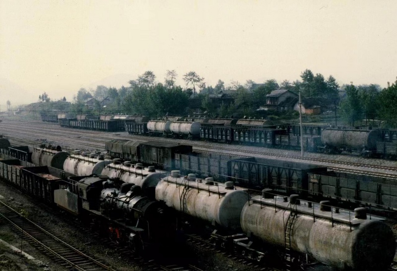 贵州铝厂专用铁路线。（白云区委宣传部供图）