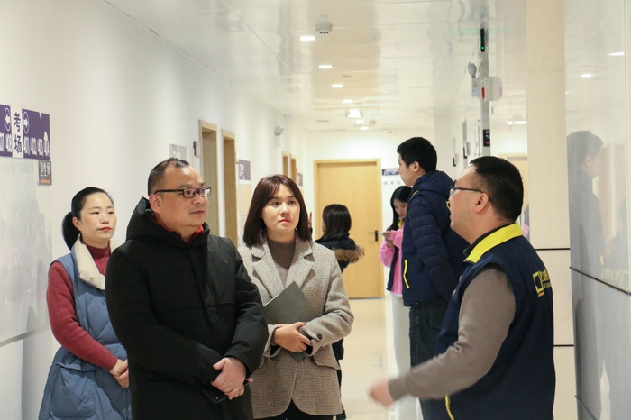 2023年2月13日，贵州工商职业学院常务副校长潘毅率队前往企业开展大调研工作。