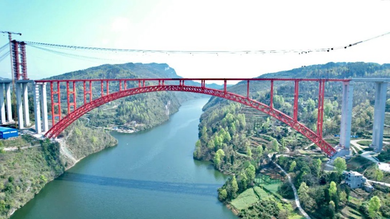 1 圖為建設中的烏江特大橋