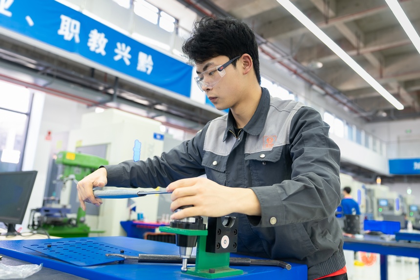 模具数字化与制造工艺赛项（高职组）比赛现场。人民网记者 涂敏摄