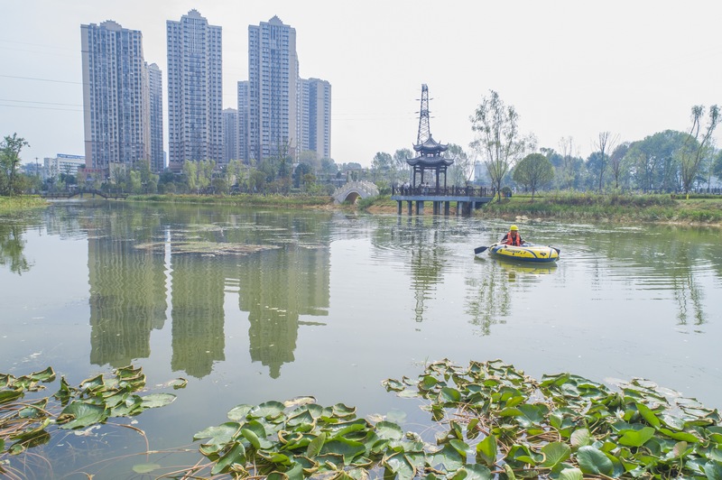 七彩湖。