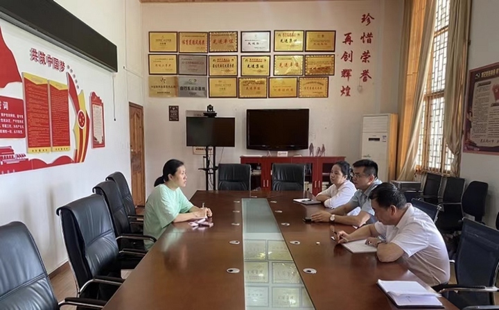 图为工商银行凯里北京路支行到雷山县文旅局宣传黔旅快贷。