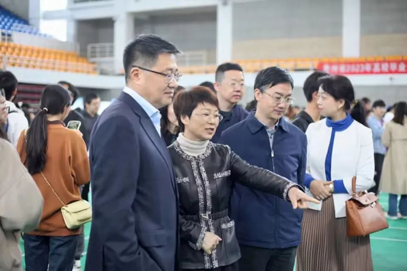 第十一届贵州人才博览会央企招聘大学生专项行动活动现场。贵州大学供图