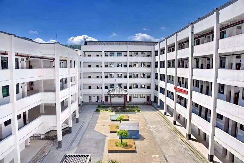 开阳县第三中学。
