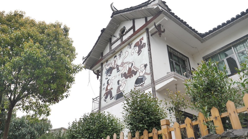 4月27日，貴州省大方縣興隆鄉菱角村極具苗族文化特色的民居房。李靈攝