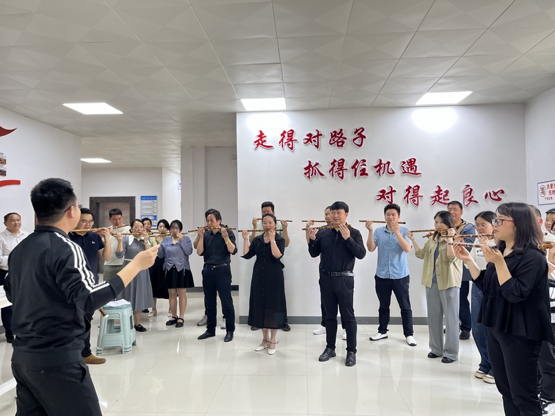 讲解基础吹笛方法。