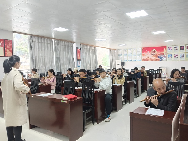 学习吹乐谱。