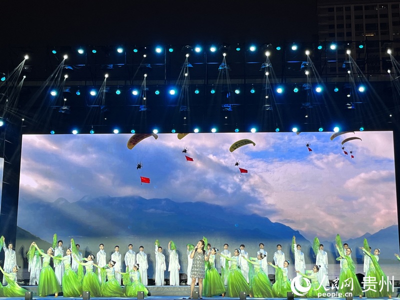 2023中国凉都·六盘水消夏文化避暑旅游季开幕式现场演出。人民网 陈洁泉摄.jpeg