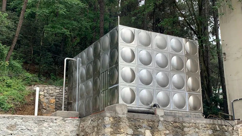 新建好的二次加压水泵房。赵倩倩摄