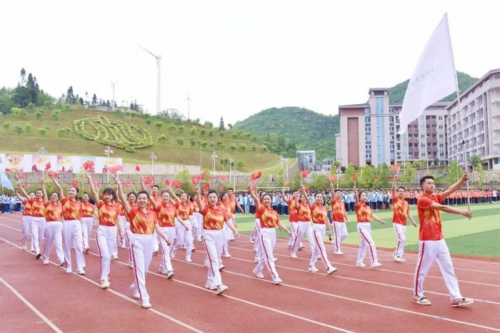 教师方阵入场。