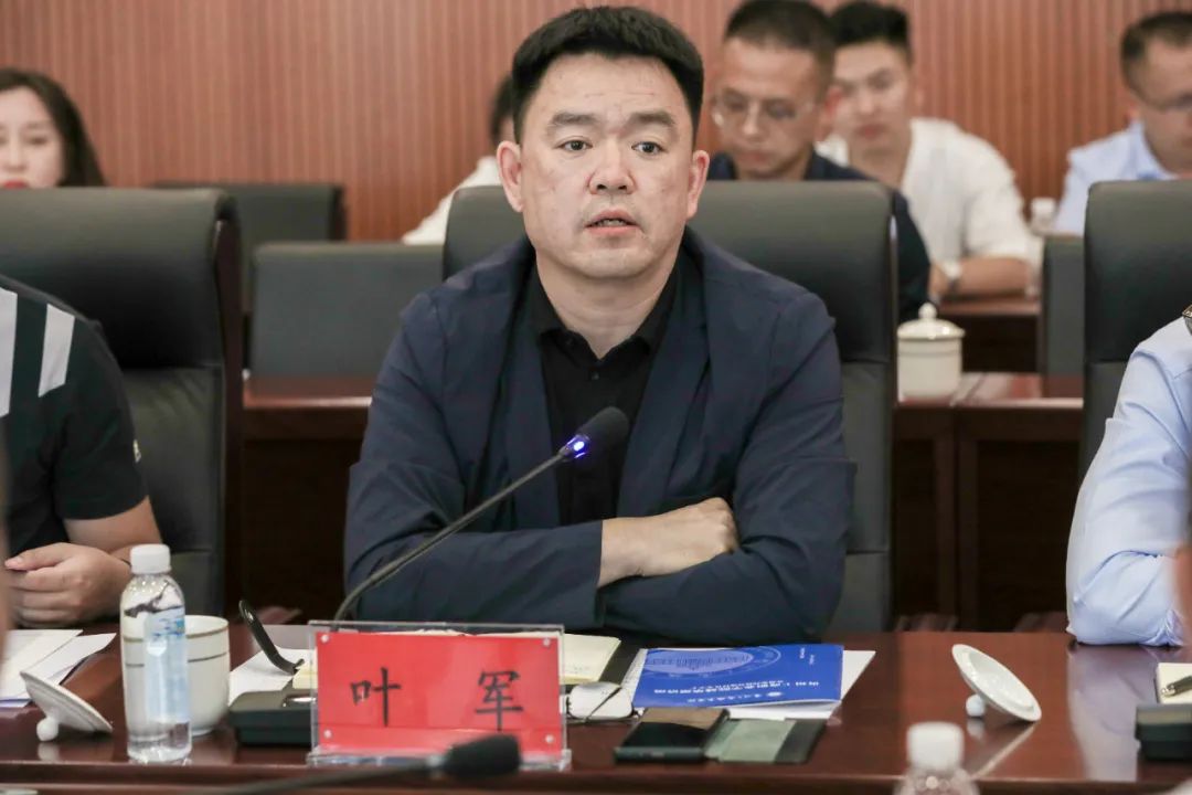 貴陽市工業投資有限公司黨委副書記作企業介紹並表示將為學校提供多個實習就業崗位。