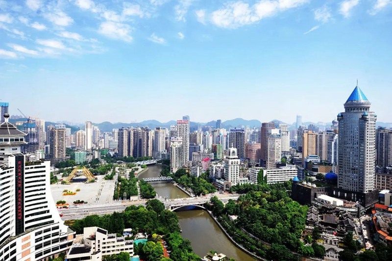 图片（1）南明一景。