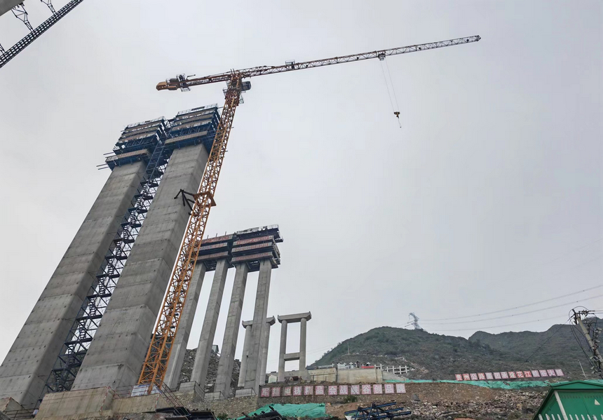 六枝至安龍高速公路控制性工程花江峽谷大橋建設如火如荼。劉葉琳攝