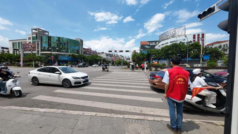 南網志願者與您文明出行。