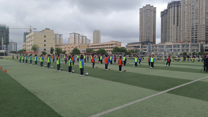 貴州省第四屆校園足球特色學校（小學）足球教學現場展示觀摩活動現場教學技能展示。