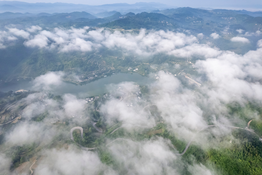 黔東南州施秉縣甘溪鄉高碑村。