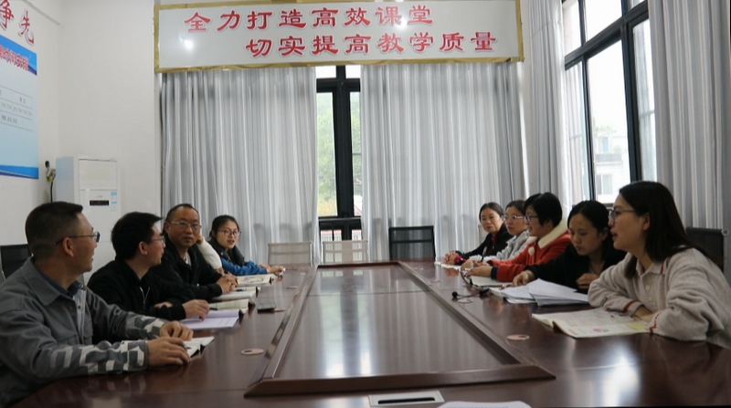 江蓉菲參與學習教學教研設計。