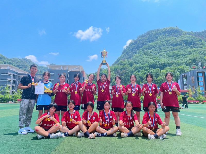 初中女子乙组代表队。涂显波供图