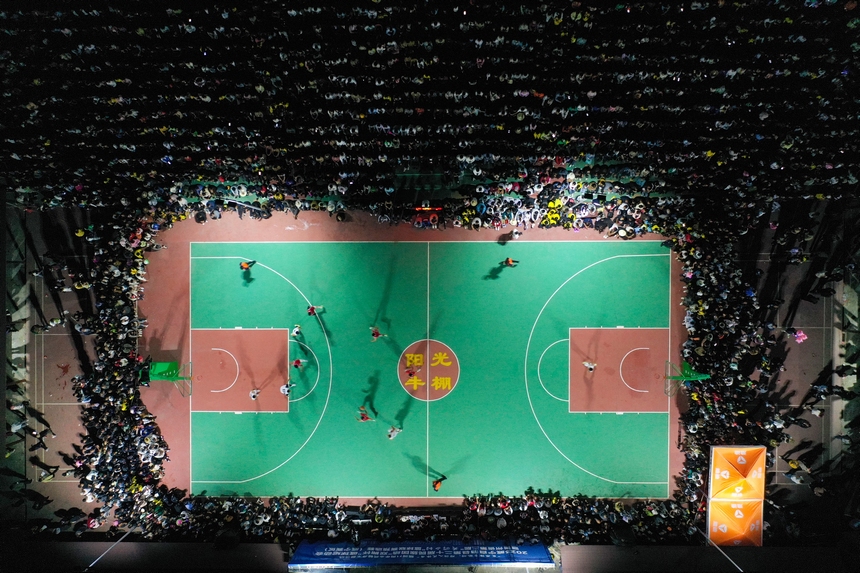 5月23日，貴州省威寧縣牛棚鎮舉辦民族團結“雙擁杯”籃球賽。
