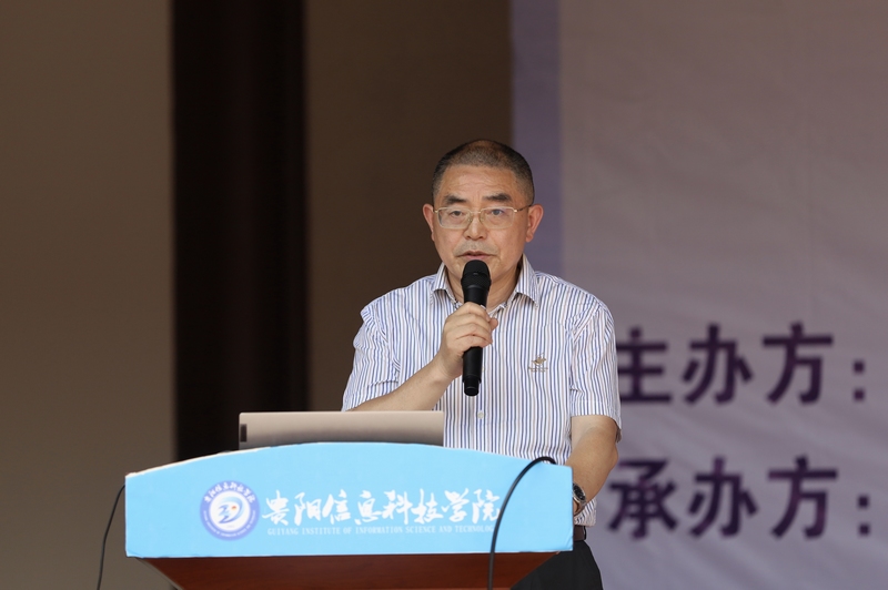 唐建榮致辭。