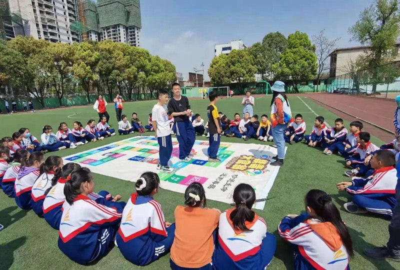 图片（3）阳光春天中曹站在贵阳市二十二中学开展禁毒宣传活动
