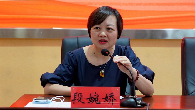 段婉娇讲话。