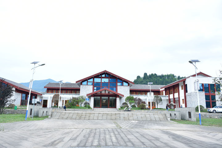 贵州省纳雍县寨乐镇寨乐景区内的游客接待中心。