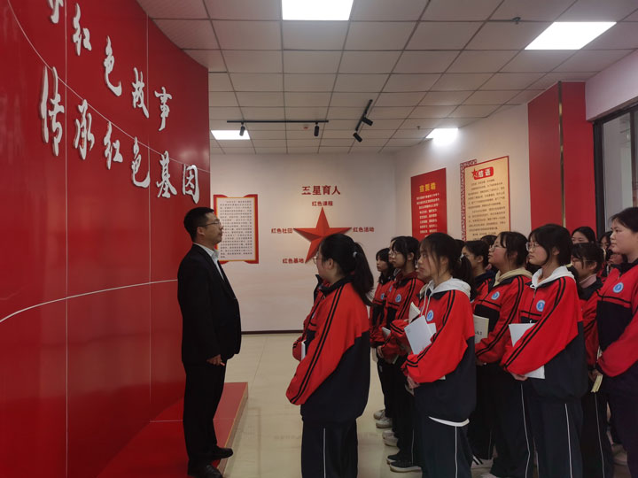 傳承紅色故事。