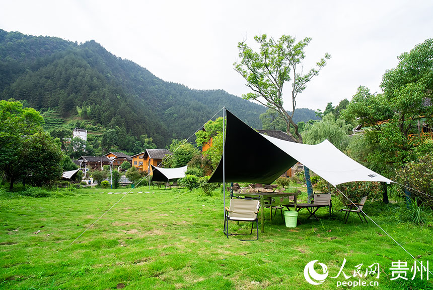 團龍村內的露營基地。人民網記者 涂敏攝