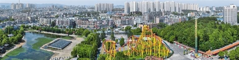 位於白雲區的貴陽歡樂世界，是全國第一家區、村聯辦的城市公園，是整個西南地區投資較大、規模較大、游樂設施較全的以動漫為主題的游樂場所。陳超攝