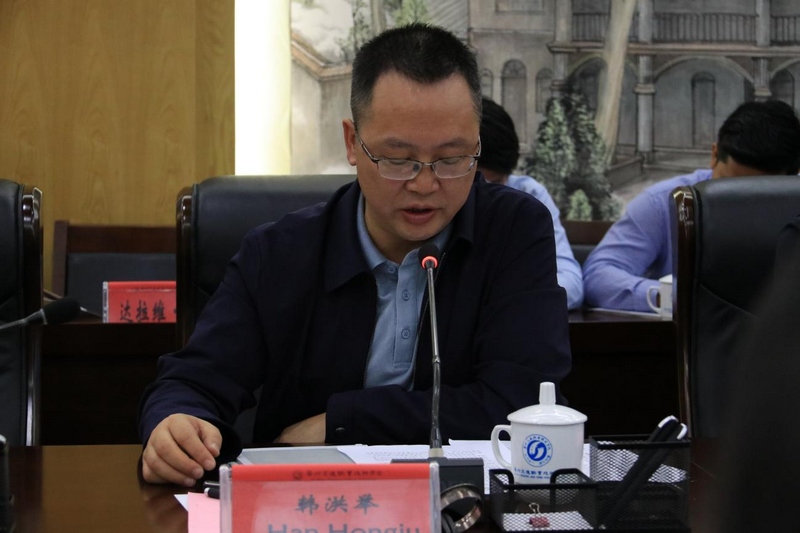 貴州交通建設集團有限公司黨委委員、副總經理、總工程師韓洪舉講話。