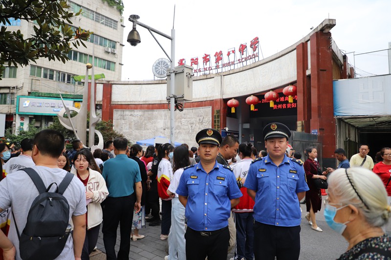 贵阳市第八中学考点。陈飞宏摄