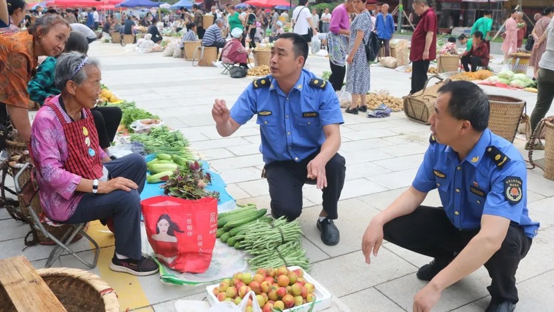 文明劝导。思南县融媒体中心 供图