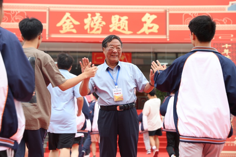 兴农中学。