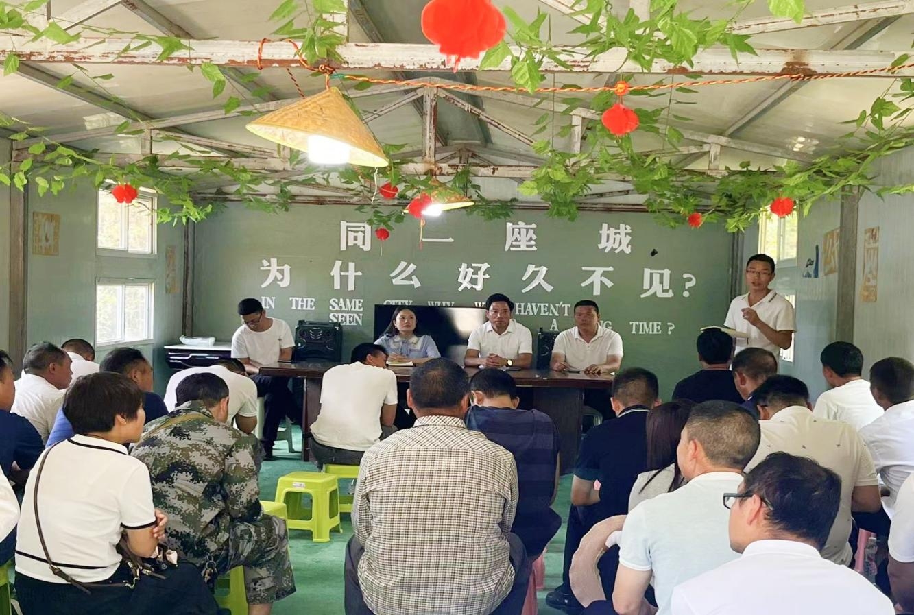 座谈会。