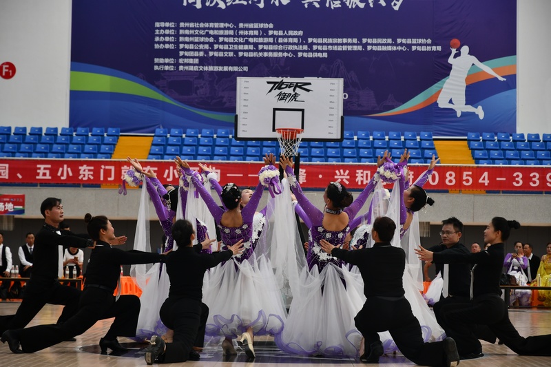 现场精彩的舞蹈表演2.jpg