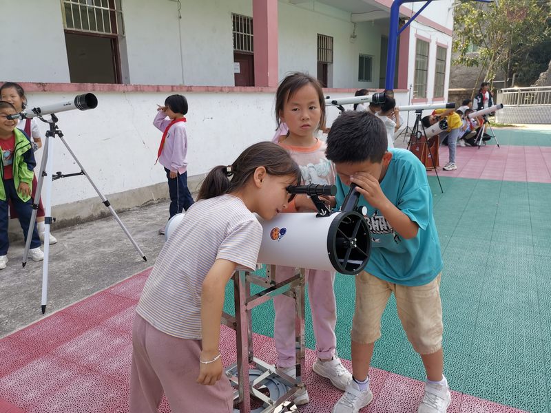 2023年5月平塘县塘泥小学天文科普活动。