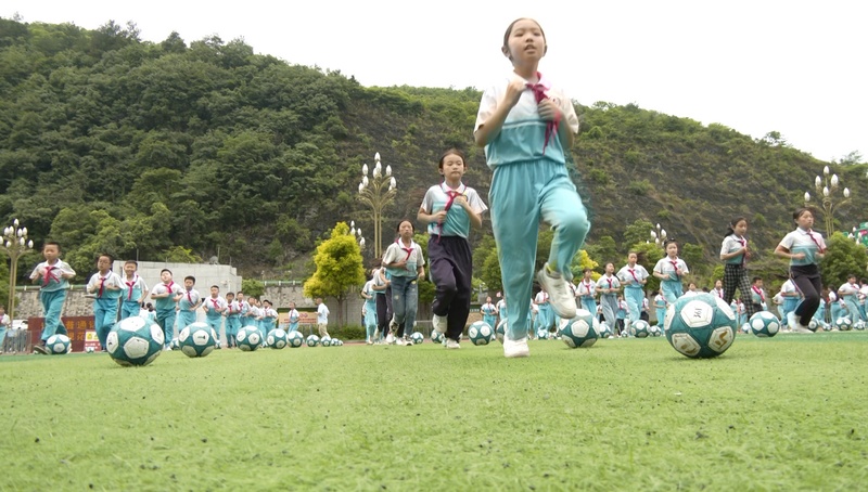 桐梓元田小学：创意课间操让校园“活”起来。