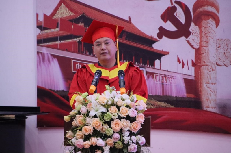 校党委书记范伟寄语2023届毕业生。