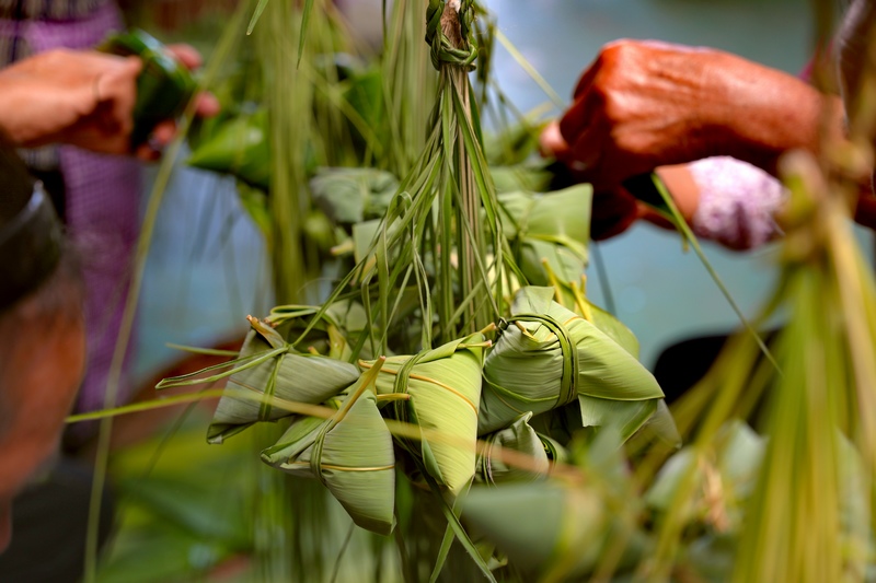 包粽子 黃勇攝.jpg