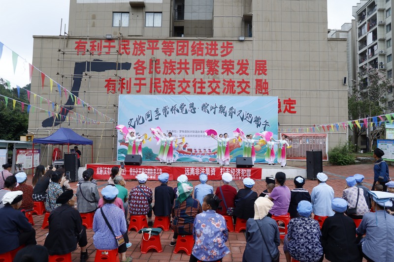 怀恩社区表演节目现场.jpg