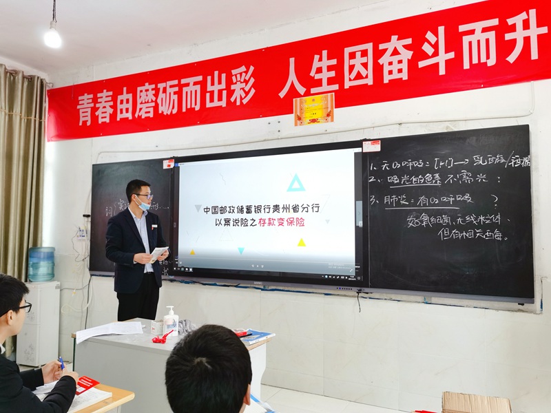 （圖7：走進校園開展金融知識宣講）