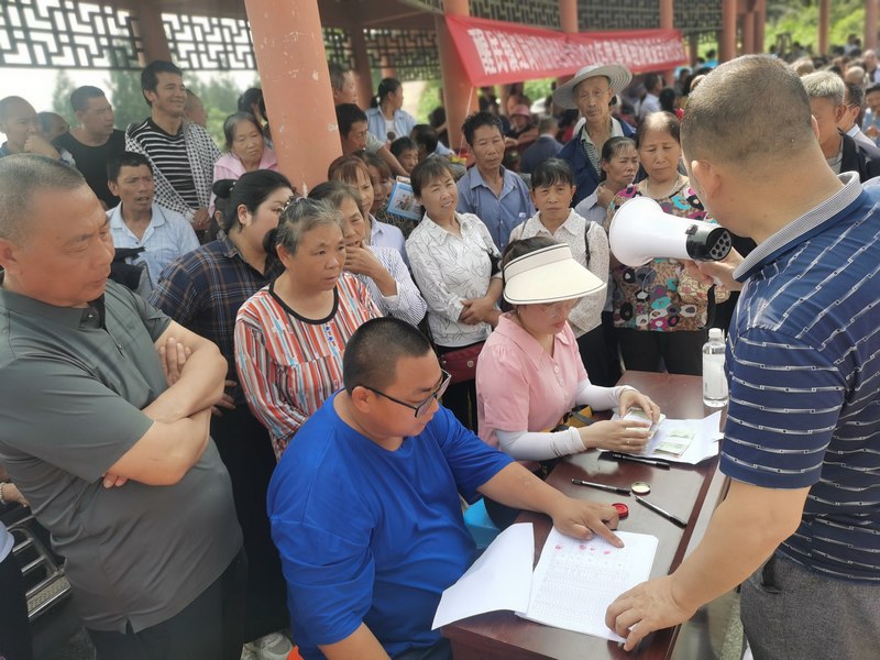 习水县醒民镇：村集体经济硕果累 村民分红笑开颜。