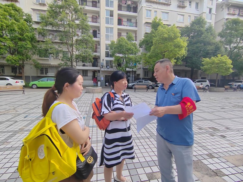 发放倡议书。