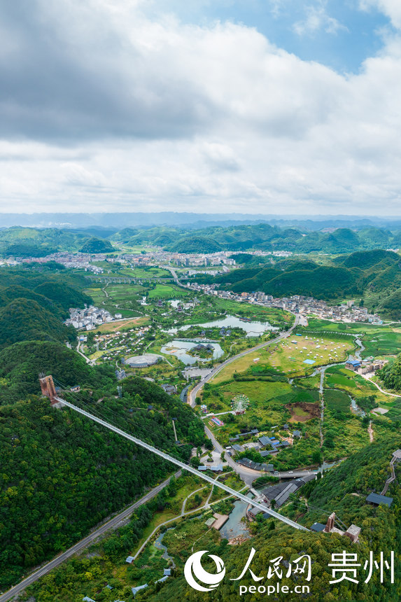 6月28日拍摄的贵州省长顺县永增村神泉谷景区。人民网记者 涂敏摄
