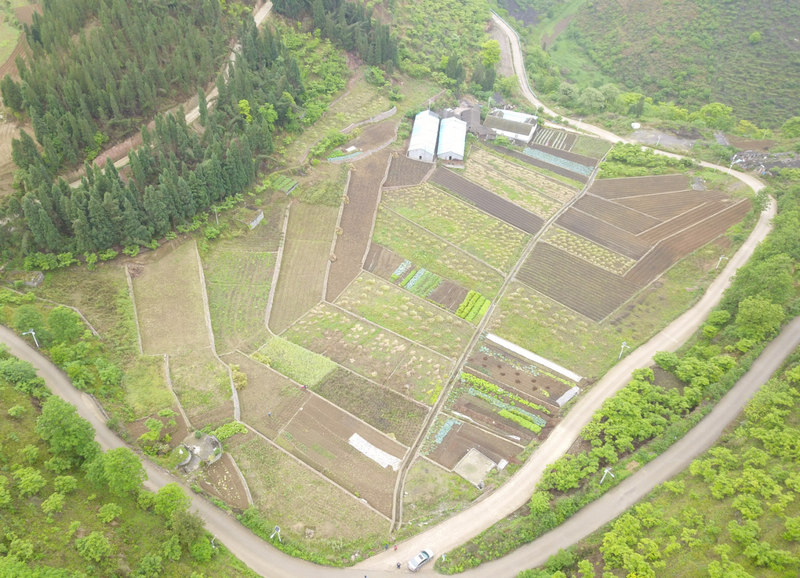 治理后的鎖寨村耕地。興仁市水務局供圖